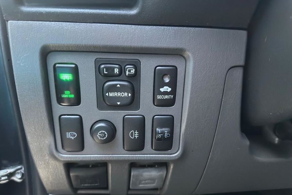 Продам Toyota Hilux 2012 года в Сумах