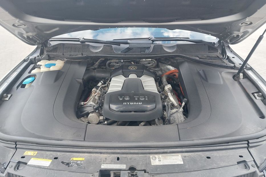 Продам Volkswagen Touareg Гибрид 2011 года в Киеве