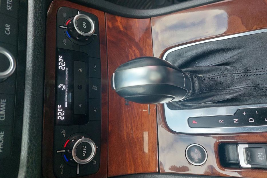 Продам Volkswagen Touareg Гибрид 2011 года в Киеве