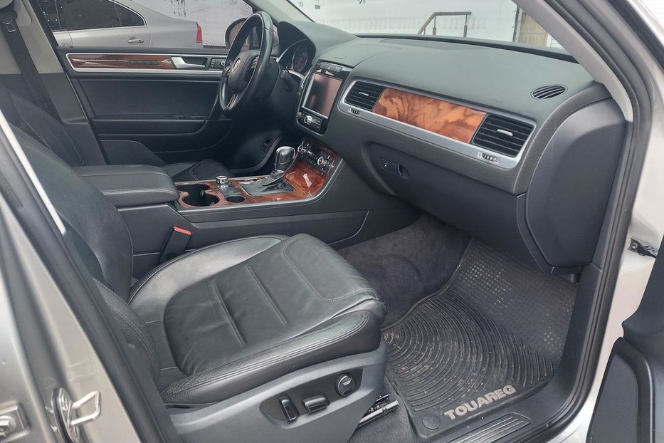 Продам Volkswagen Touareg Гибрид 2011 года в Киеве