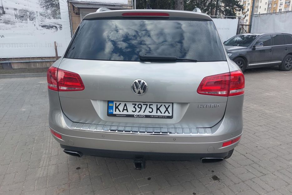 Продам Volkswagen Touareg Гибрид 2011 года в Киеве