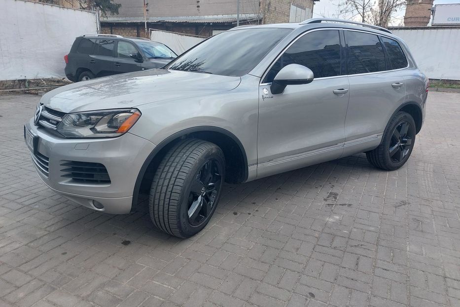Продам Volkswagen Touareg Гибрид 2011 года в Киеве