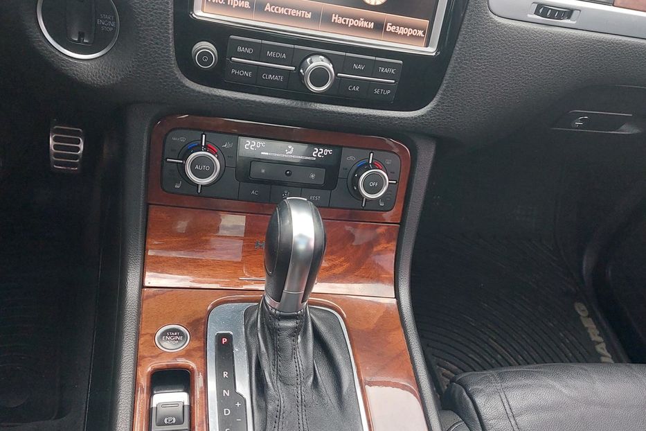 Продам Volkswagen Touareg Гибрид 2011 года в Киеве