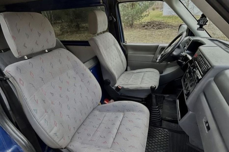 Продам Volkswagen T4 (Transporter) пасс. 2001 года в г. Павлоград, Днепропетровская область