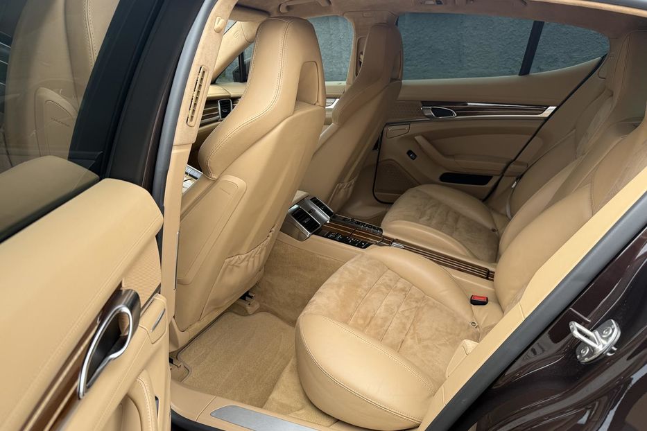 Продам Porsche Panamera GTS 2013 года в Киеве