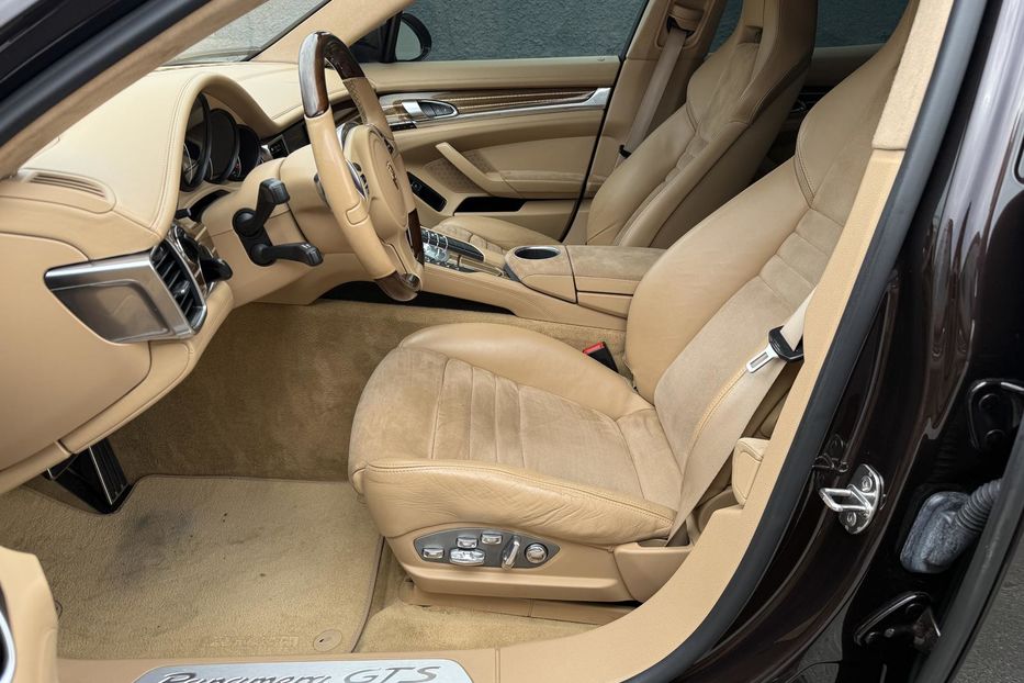 Продам Porsche Panamera GTS 2013 года в Киеве