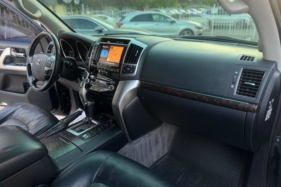 Продам Toyota Land Cruiser 200 Дизель 2012 года в Одессе