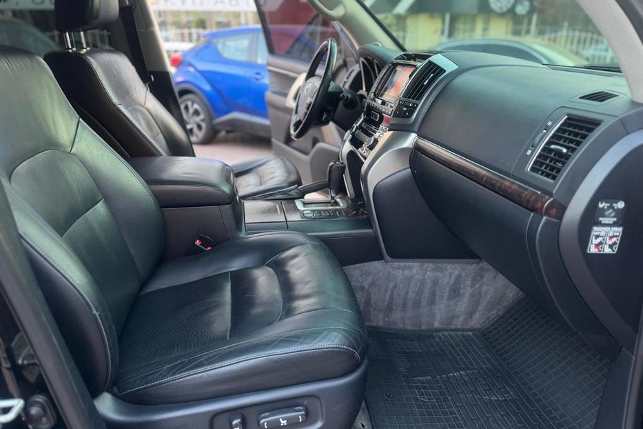 Продам Toyota Land Cruiser 200 Дизель 2012 года в Одессе