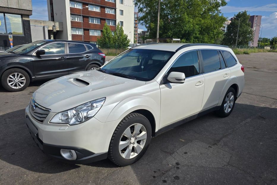 Продам Subaru Outback 2012 года в Киеве