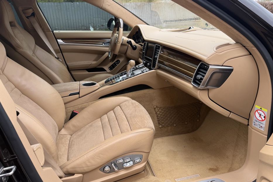Продам Porsche Panamera GTS 2013 года в Киеве
