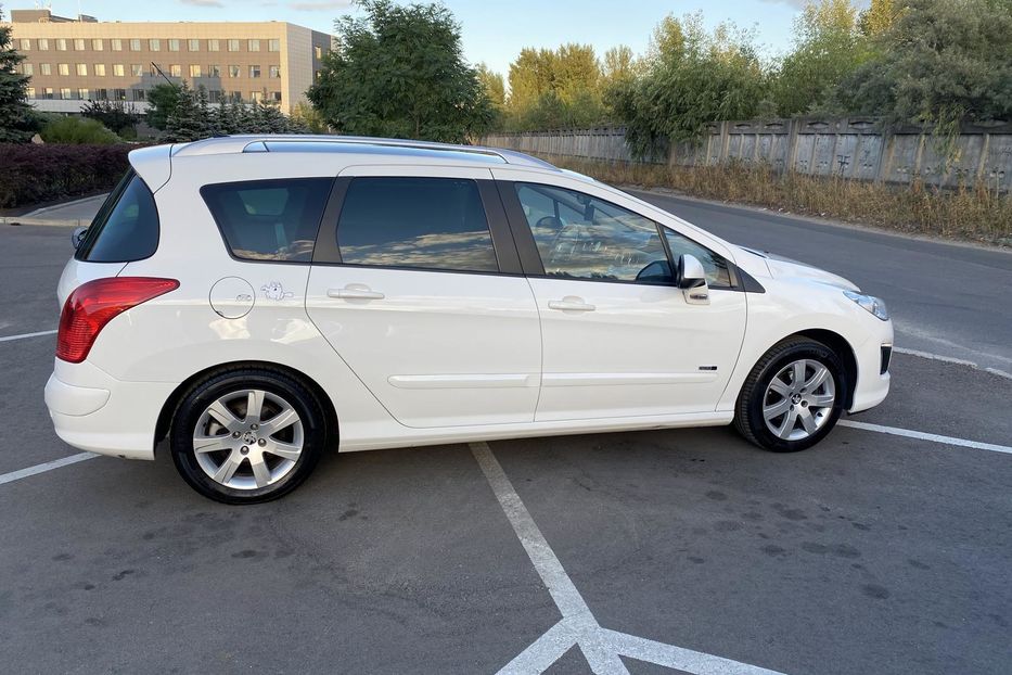 Продам Peugeot 308 2014 года в Киеве