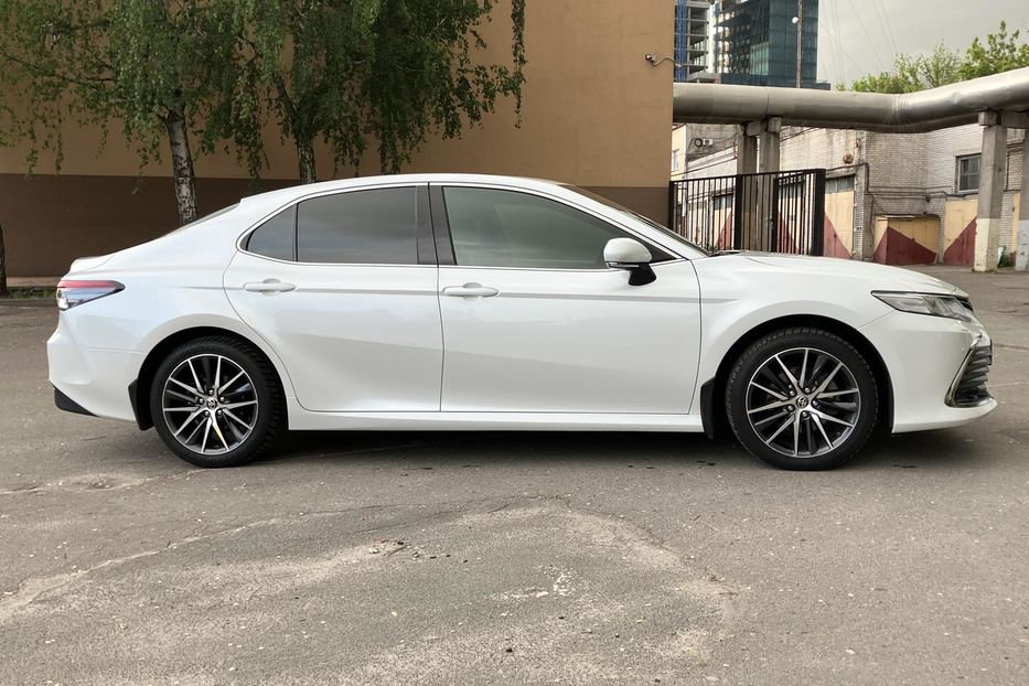 Продам Toyota Camry Premium  2021 года в Киеве