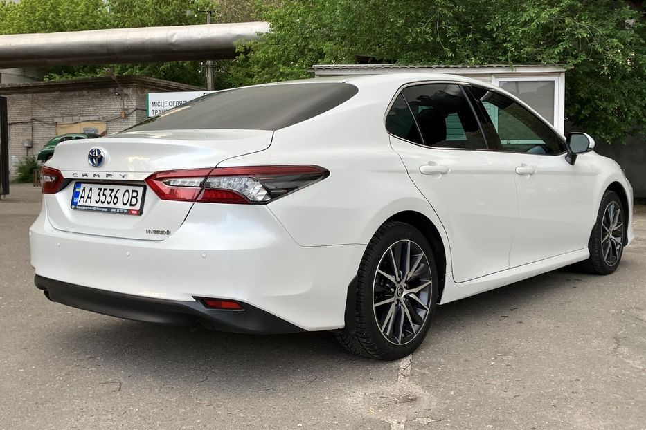 Продам Toyota Camry Premium  2021 года в Киеве