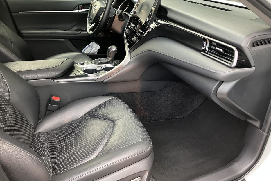 Продам Toyota Camry Premium  2021 года в Киеве