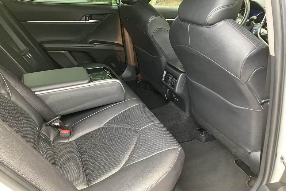 Продам Toyota Camry Premium  2021 года в Киеве