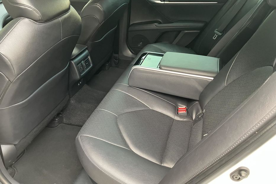 Продам Toyota Camry Premium  2021 года в Киеве
