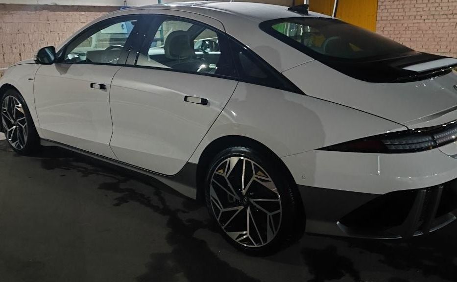 Продам Hyundai Ioniq 6 Limited, топова комплектація 2024 года в Киеве