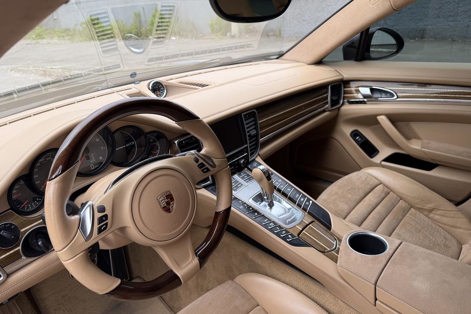 Продам Porsche Panamera GTS 2013 года в Киеве