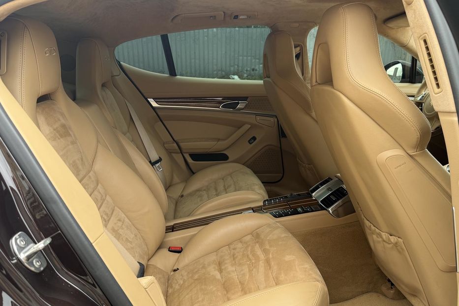 Продам Porsche Panamera GTS 2013 года в Киеве