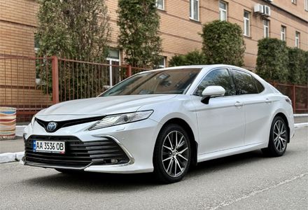 Продам Toyota Camry Premium  2021 года в Киеве