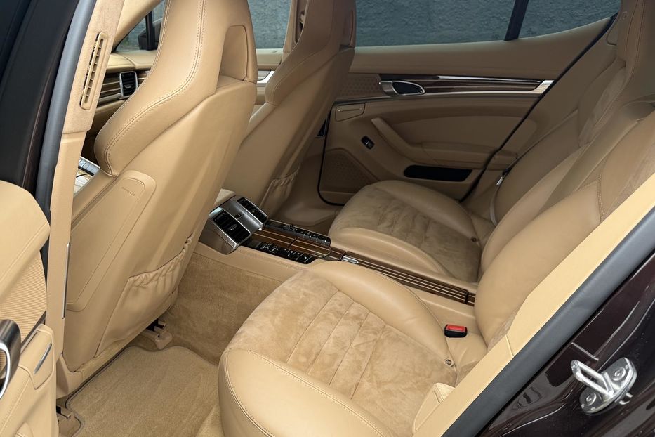 Продам Porsche Panamera GTS 2013 года в Киеве
