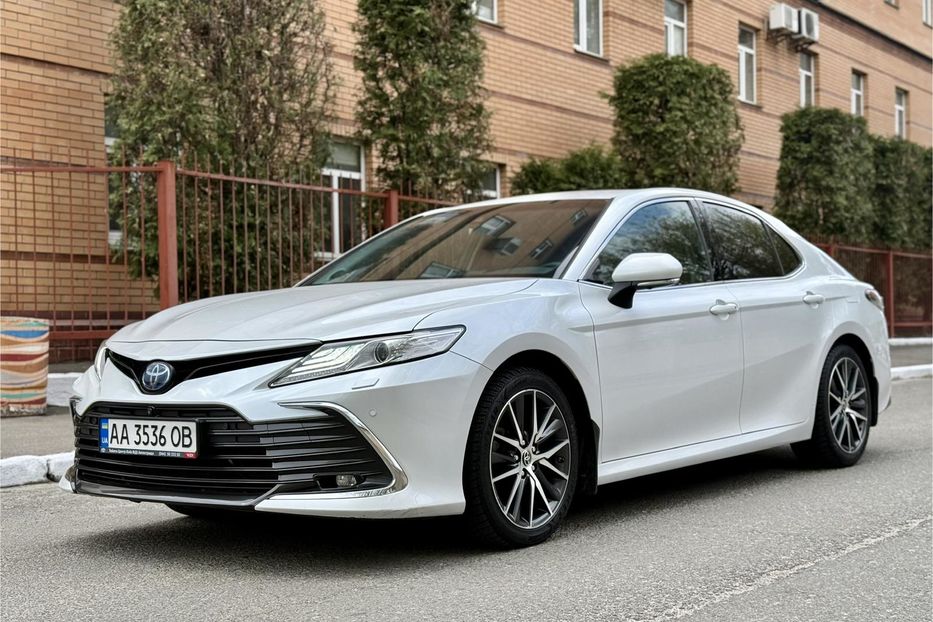 Продам Toyota Camry Premium  2021 года в Киеве