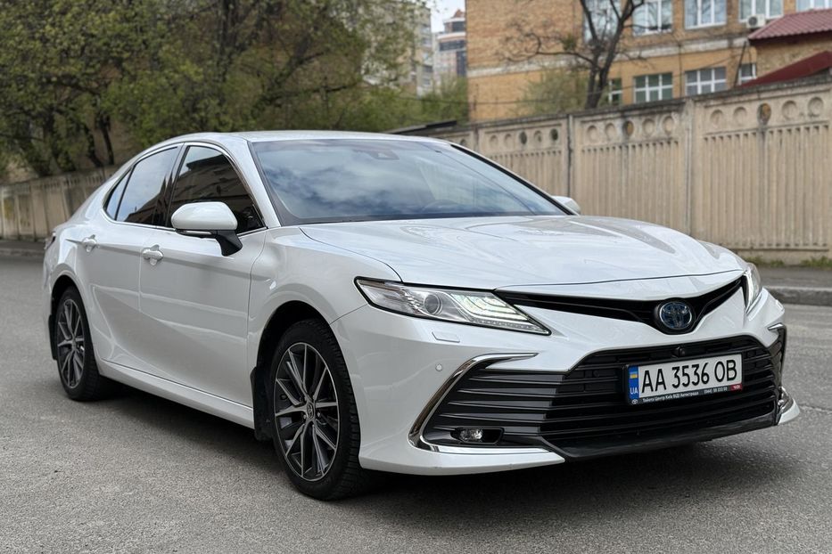 Продам Toyota Camry Premium  2021 года в Киеве