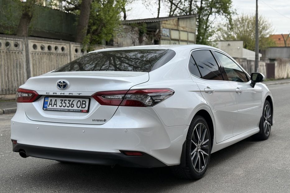 Продам Toyota Camry Premium  2021 года в Киеве