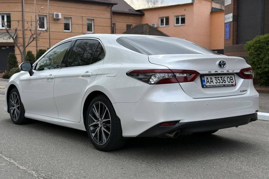 Продам Toyota Camry Premium  2021 года в Киеве