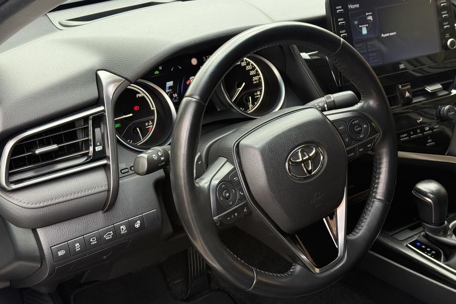 Продам Toyota Camry Premium  2021 года в Киеве