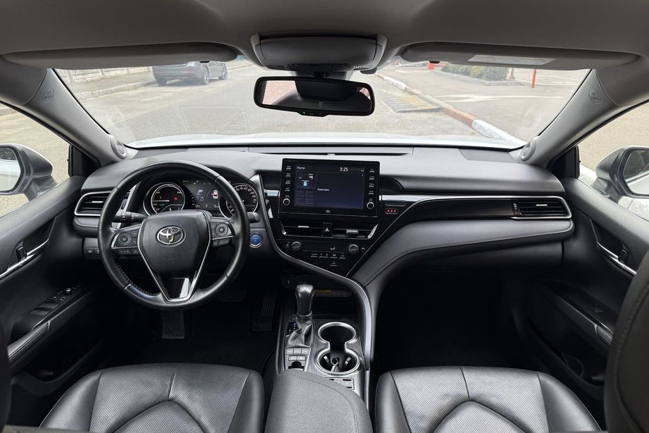 Продам Toyota Camry Premium  2021 года в Киеве