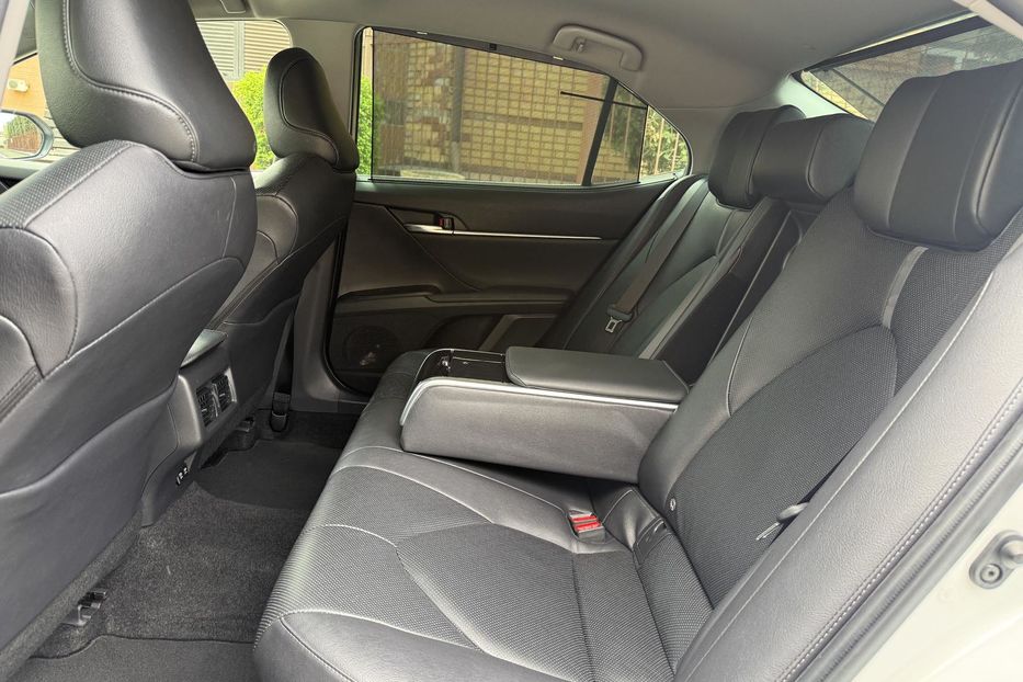 Продам Toyota Camry Premium  2021 года в Киеве