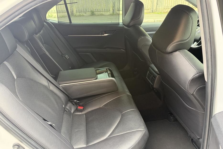 Продам Toyota Camry Premium  2021 года в Киеве
