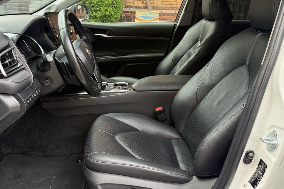 Продам Toyota Camry Premium  2021 года в Киеве