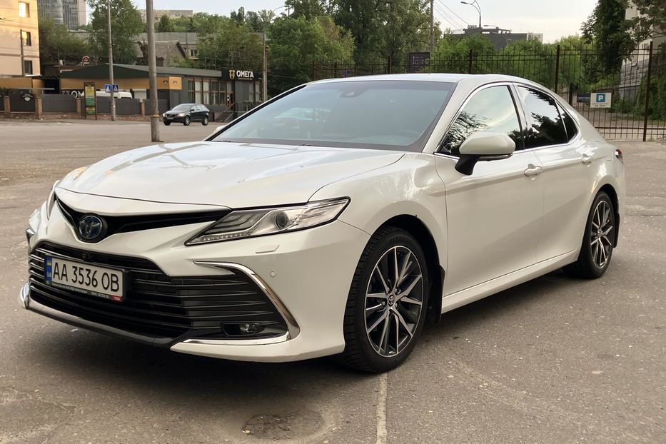 Продам Toyota Camry Premium + 2021 года в Киеве