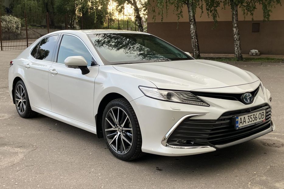 Продам Toyota Camry Premium + 2021 года в Киеве