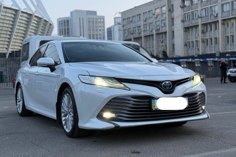 Продам Toyota Camry Premium  2020 года в Киеве