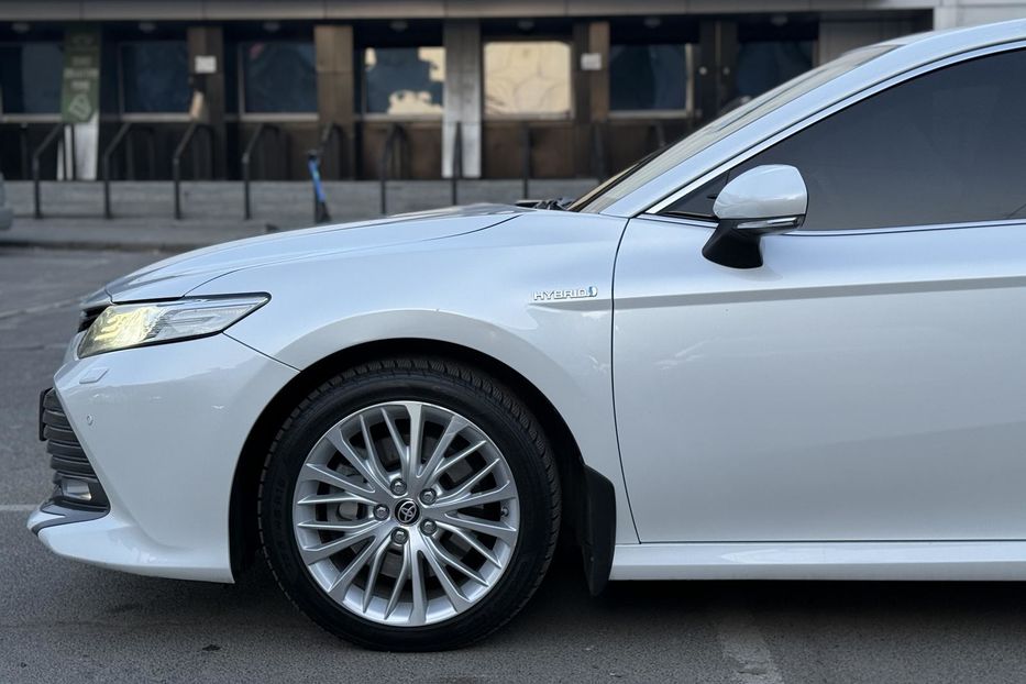 Продам Toyota Camry Premium  2020 года в Киеве