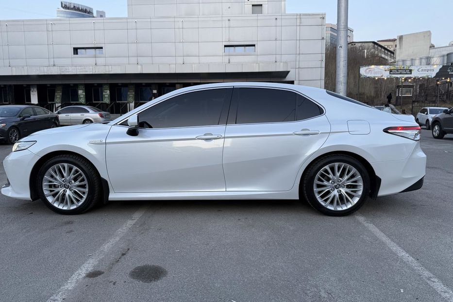 Продам Toyota Camry Premium  2020 года в Киеве