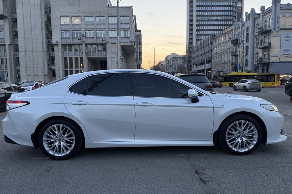 Продам Toyota Camry Premium  2020 года в Киеве