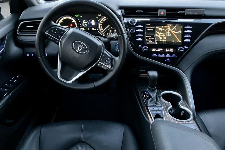 Продам Toyota Camry Premium  2020 года в Киеве