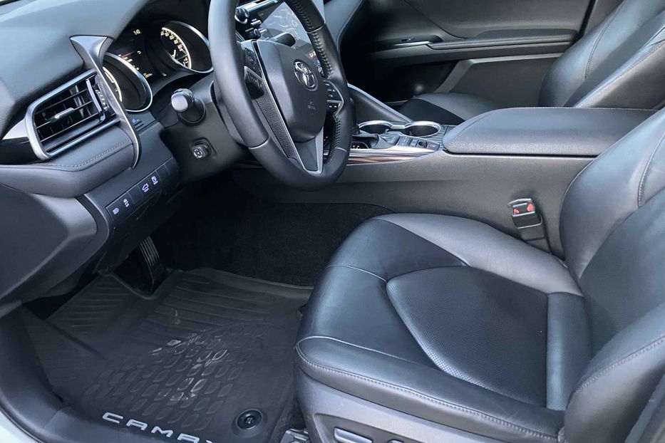 Продам Toyota Camry Premium  2020 года в Киеве