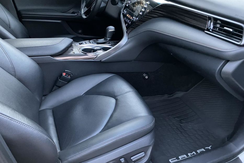 Продам Toyota Camry Premium  2020 года в Киеве