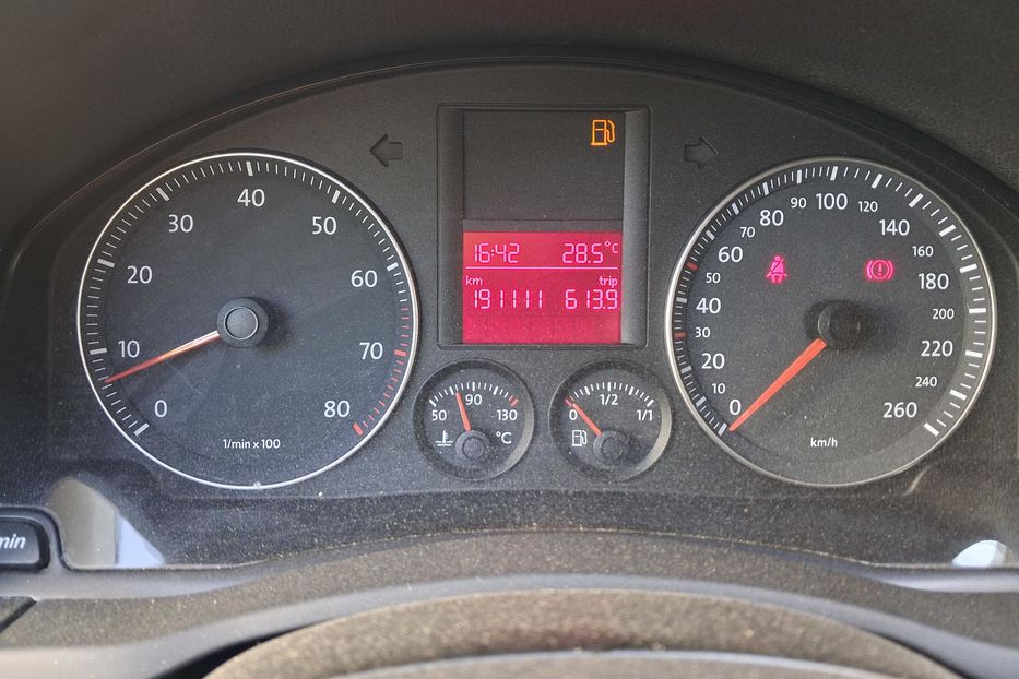 Продам Volkswagen Golf V 1.6 mpi 2007 года в Львове