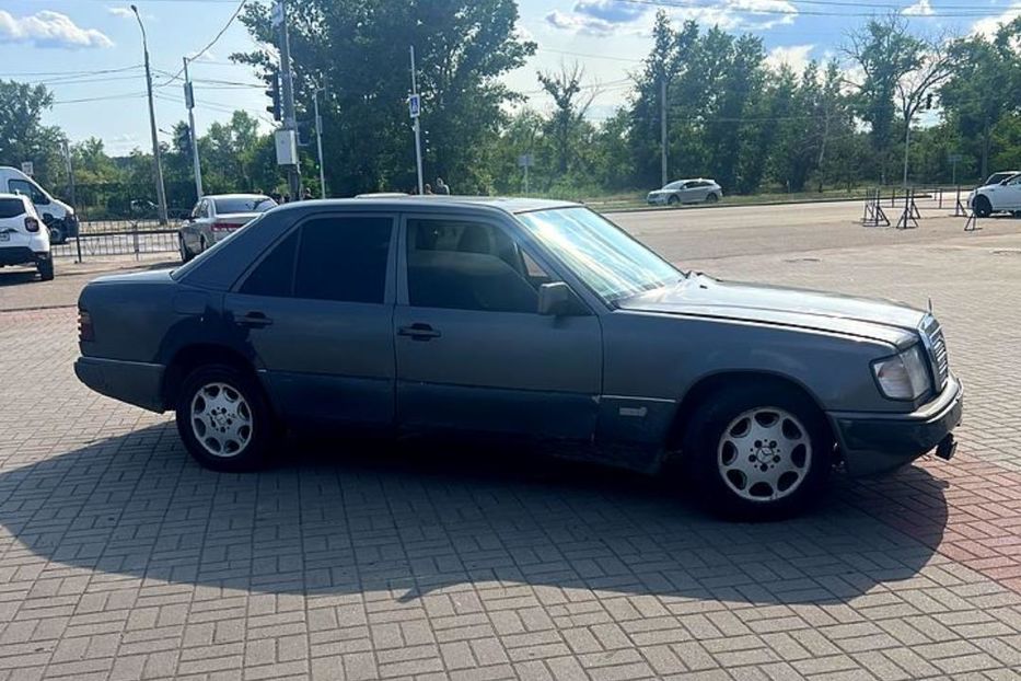 Продам Mercedes-Benz 220 1989 года в Харькове