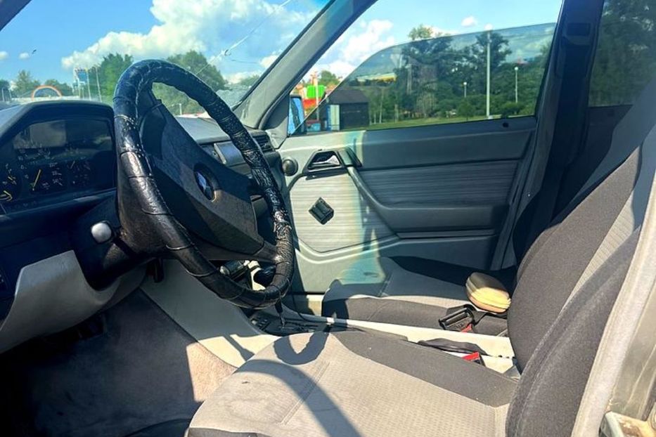 Продам Mercedes-Benz 220 1989 года в Харькове