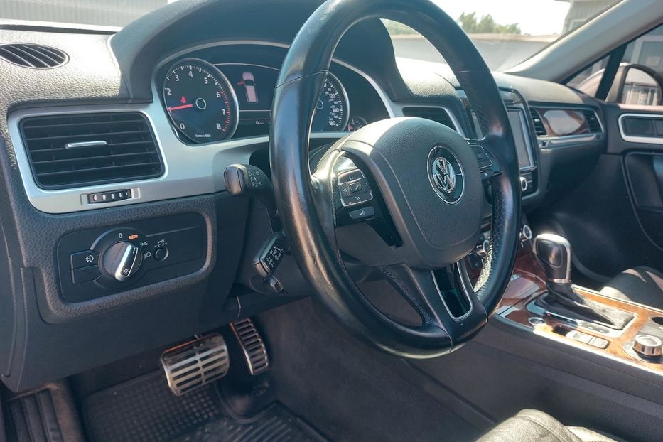 Продам Volkswagen Touareg Гибрид 2011 года в Киеве