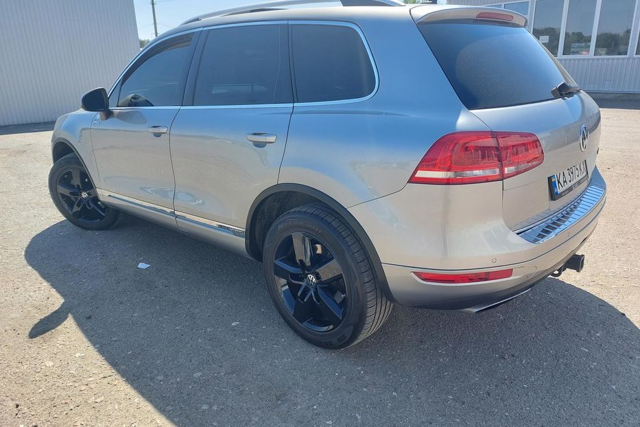 Продам Volkswagen Touareg Гибрид 2011 года в Киеве