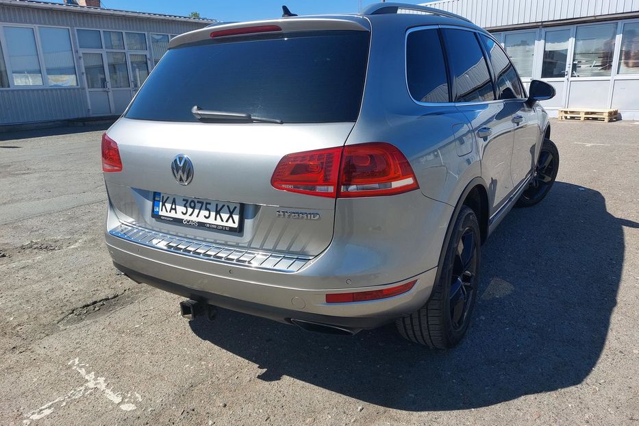 Продам Volkswagen Touareg Гибрид 2011 года в Киеве