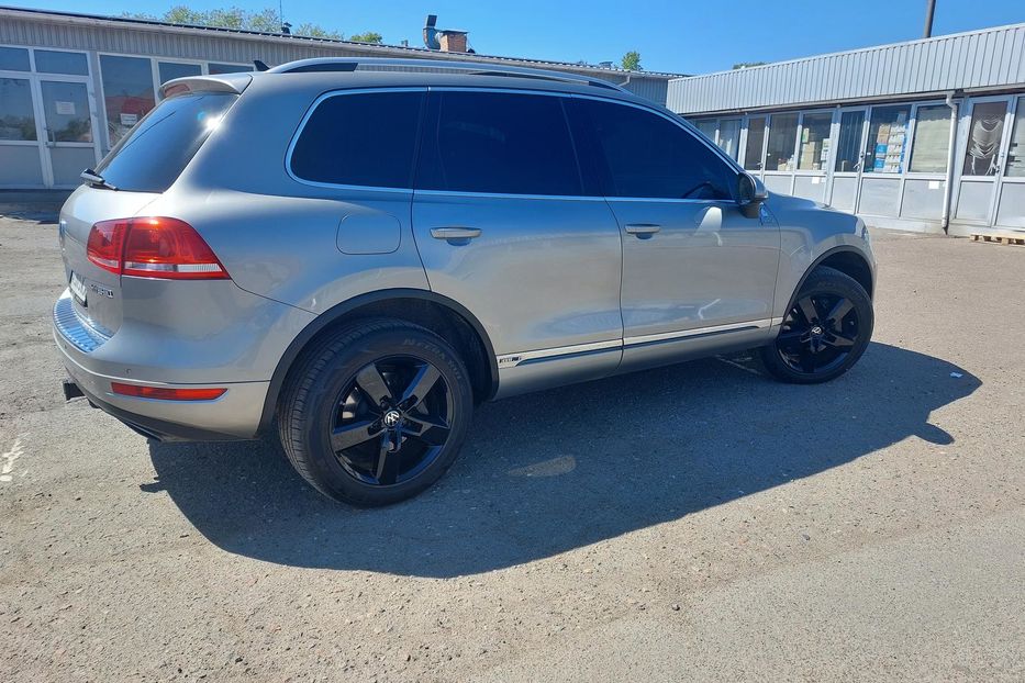 Продам Volkswagen Touareg Гибрид 2011 года в Киеве